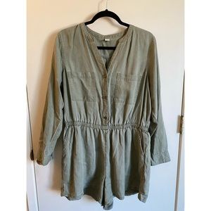 Old navy long sleeve olive romper Large